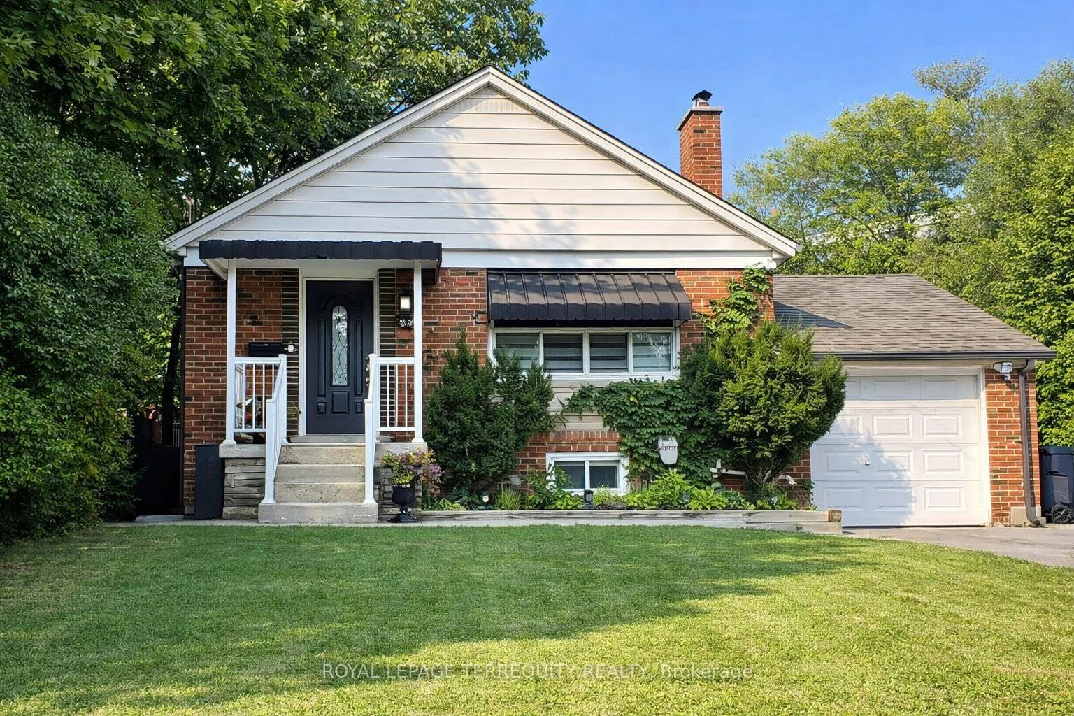 Photo 1 of Unit 2, 29 Khedive Avenue, Toronto, Englemount-Lawrence — HOMEH