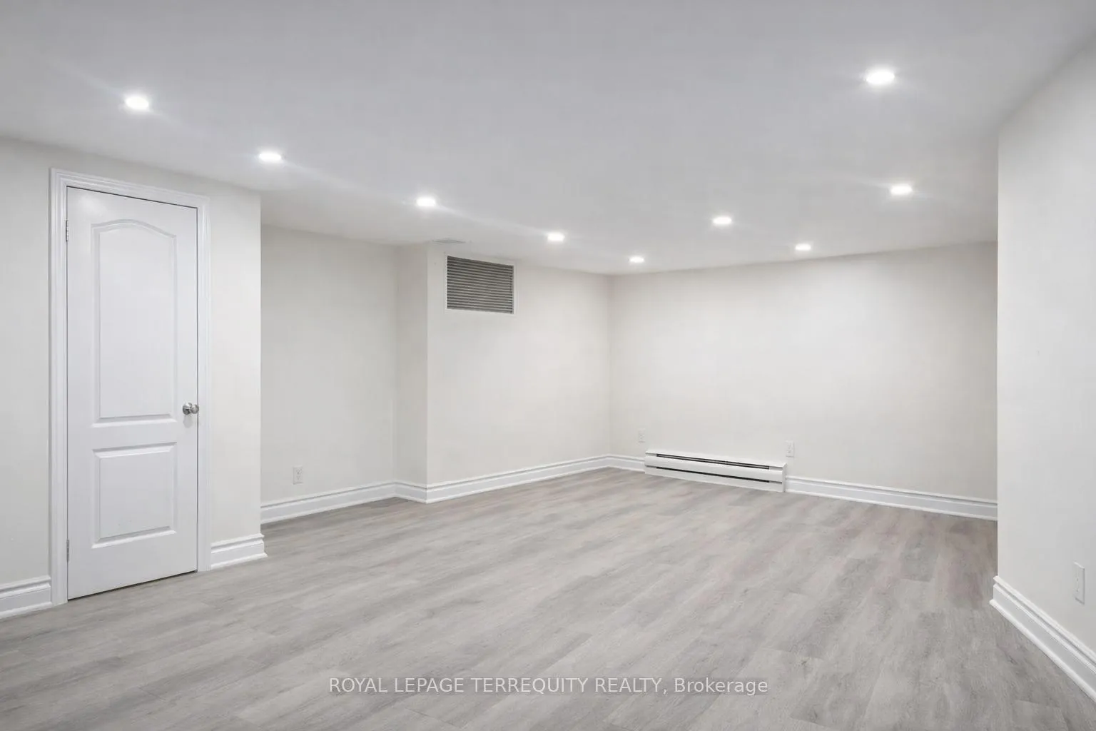 Photo 3 of Unit 2, 29 Khedive Avenue, Toronto, Englemount-Lawrence — HOMEH