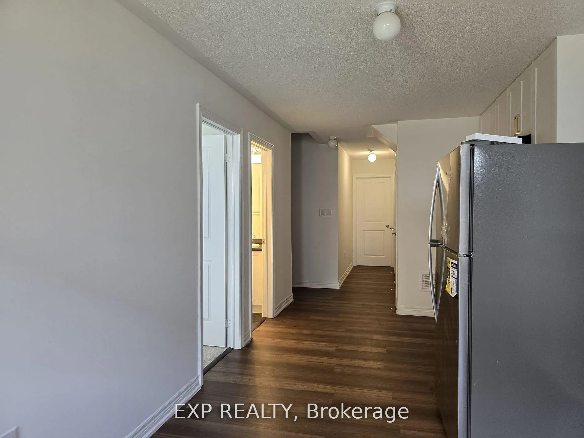 Photo 3 of Unit Unit B, 64 Singhampton Road, Vaughan, Kleinburg — HOMEH