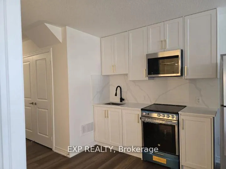Photo 5 of Unit Unit B, 64 Singhampton Road, Vaughan, Kleinburg — HOMEH