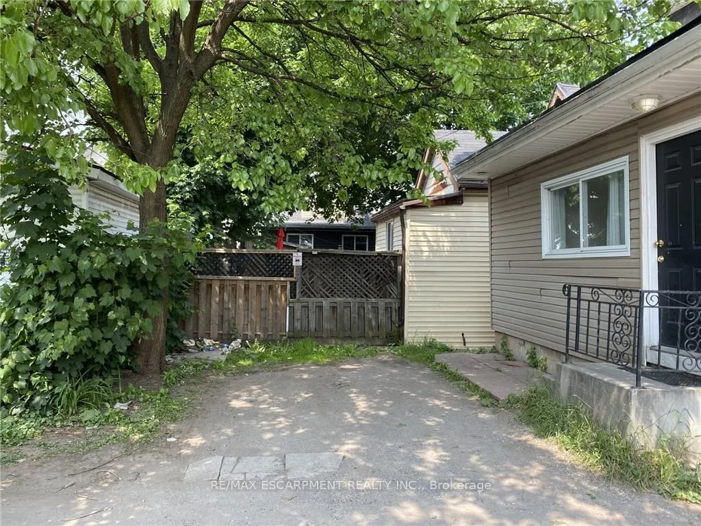 Photo 3 of Unit MAIN, 1164 Cannon Street E, Hamilton, Crown Point — HOMEH