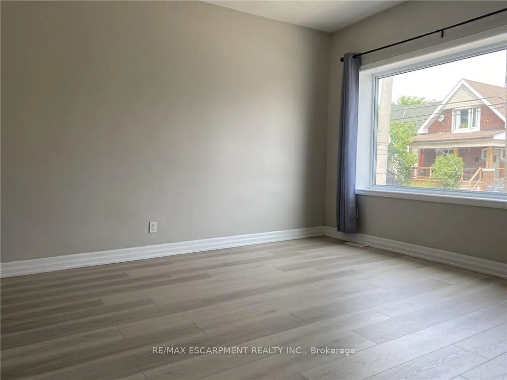 Photo 5 of Unit MAIN, 1164 Cannon Street E, Hamilton, Crown Point — HOMEH
