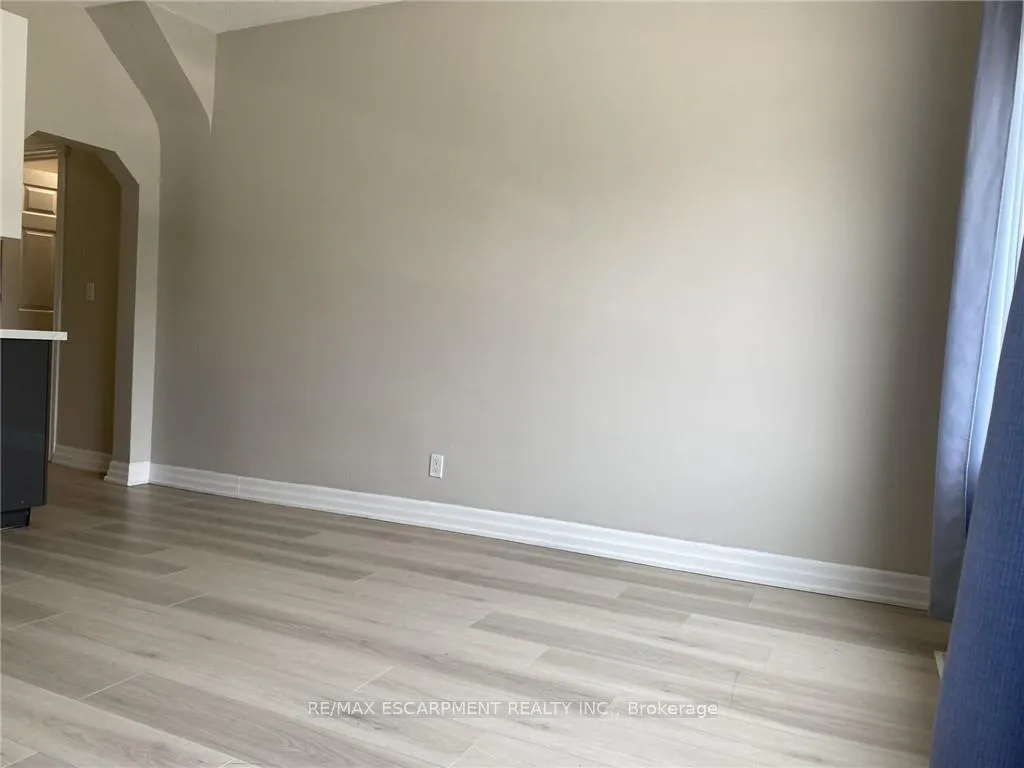 Photo 6 of Unit MAIN, 1164 Cannon Street E, Hamilton, Crown Point — HOMEH