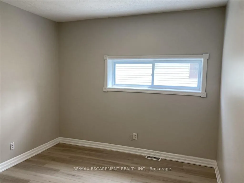 Photo 10 of Unit MAIN, 1164 Cannon Street E, Hamilton, Crown Point — HOMEH