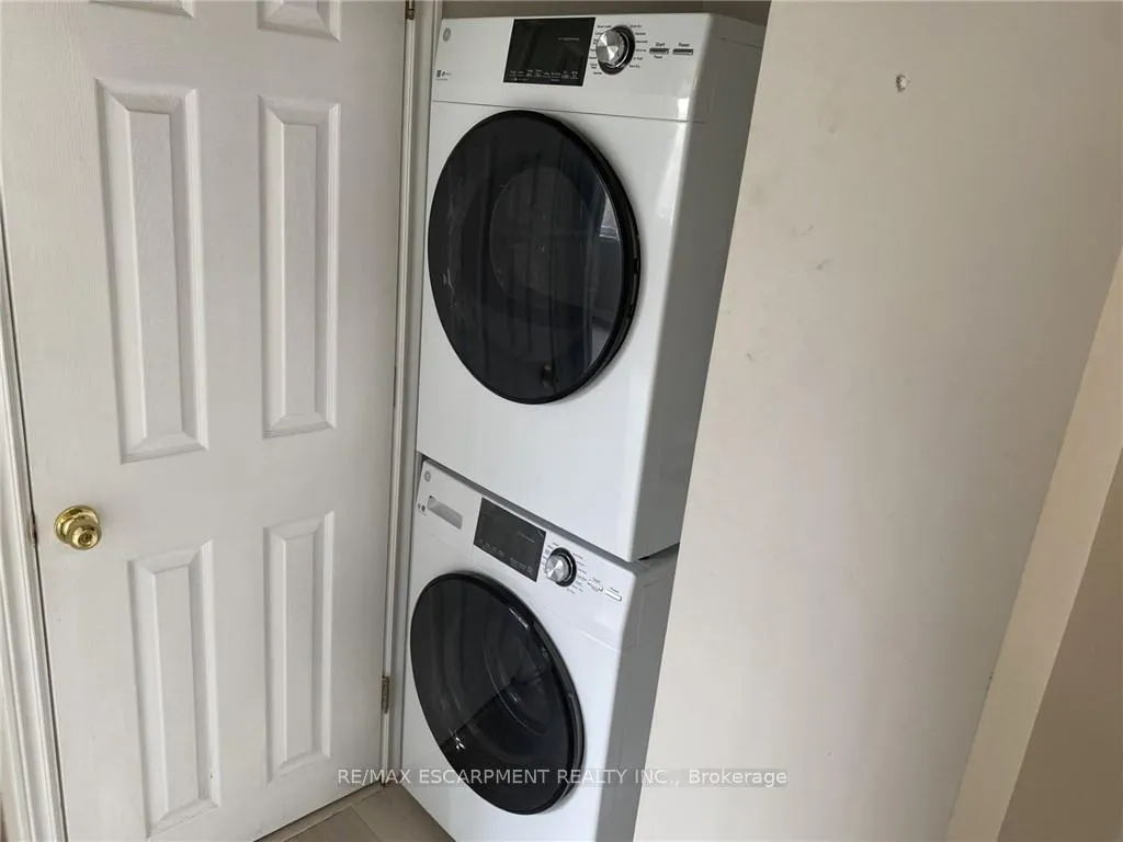 Photo 12 of Unit MAIN, 1164 Cannon Street E, Hamilton, Crown Point — HOMEH