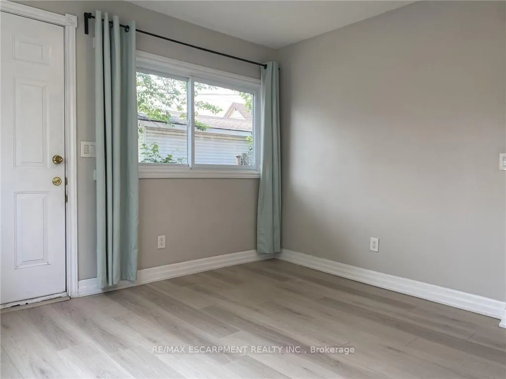 Photo 16 of Unit MAIN, 1164 Cannon Street E, Hamilton, Crown Point — HOMEH