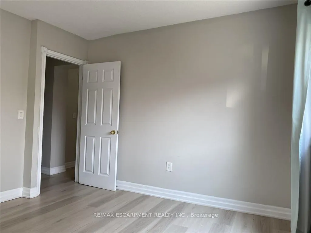Photo 17 of Unit MAIN, 1164 Cannon Street E, Hamilton, Crown Point — HOMEH