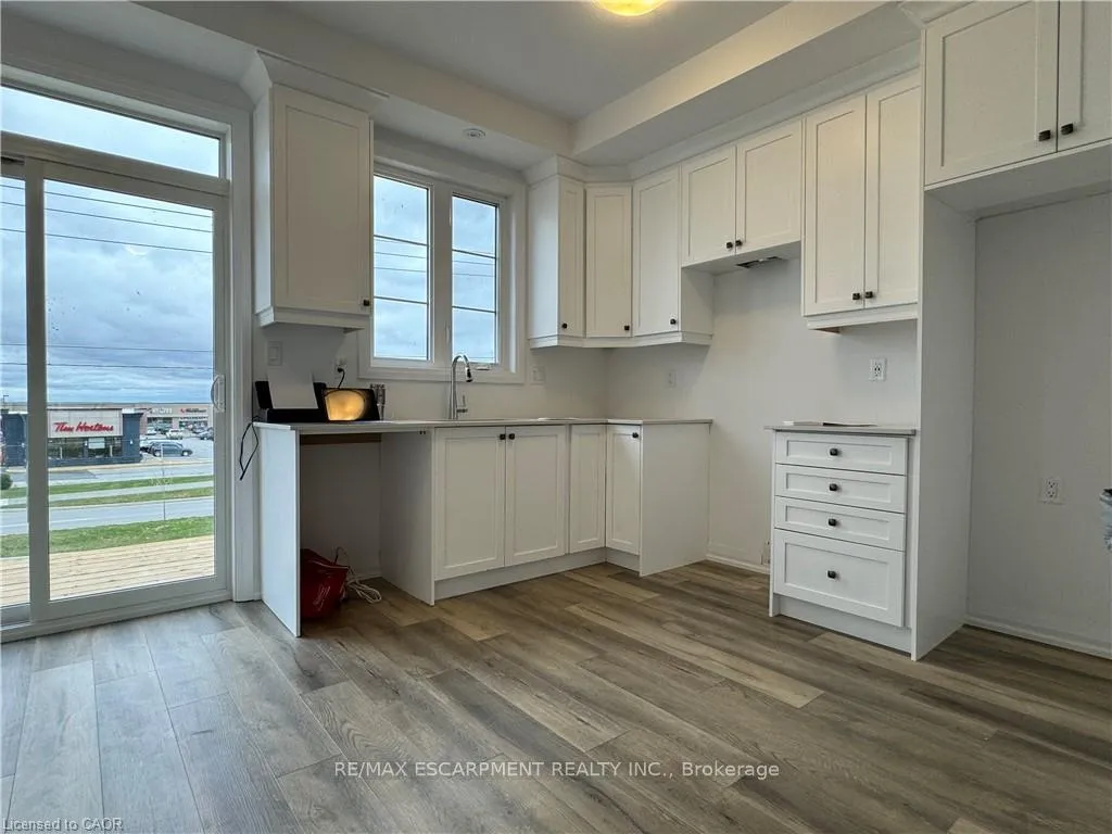 Photo 3 of Unit 23, 120 Court Drive, Brant, Paris — HOMEH