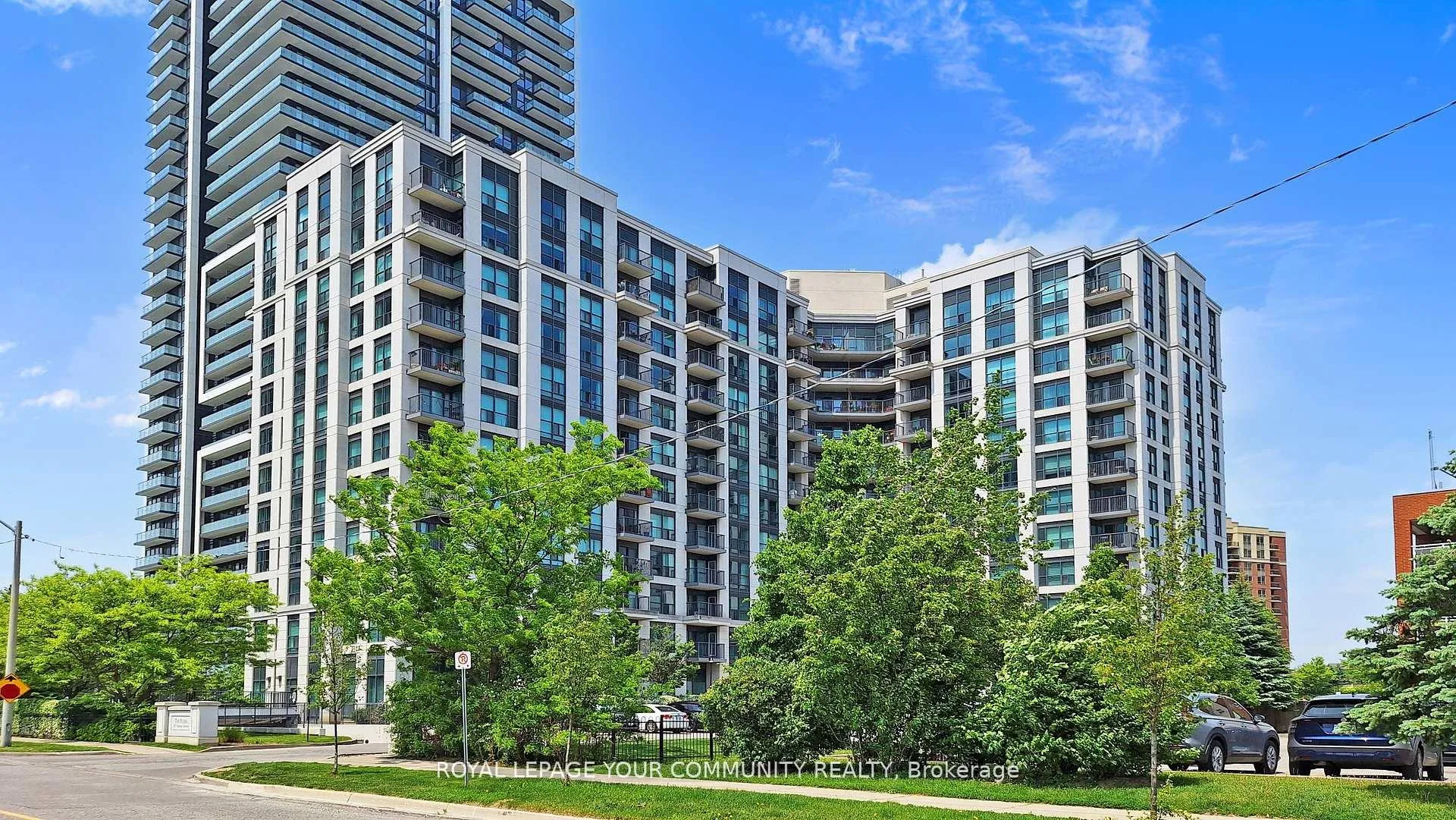 Front of Unit 1005, 185 Oneida Crescent