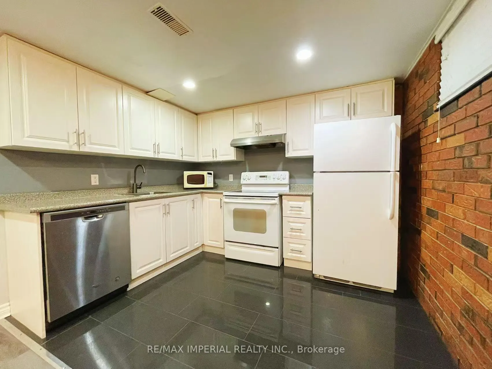 Photo 7 of Unit Basement, 11 Queensbury Drive, Hamilton, Quinndale — HOMEH