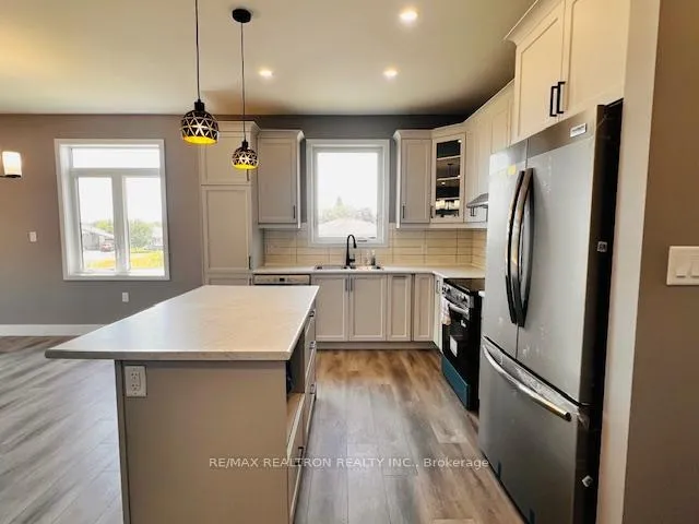 Photo 7 of 52 Summit Crescent, Belleville, Belleville Ward — HOMEH