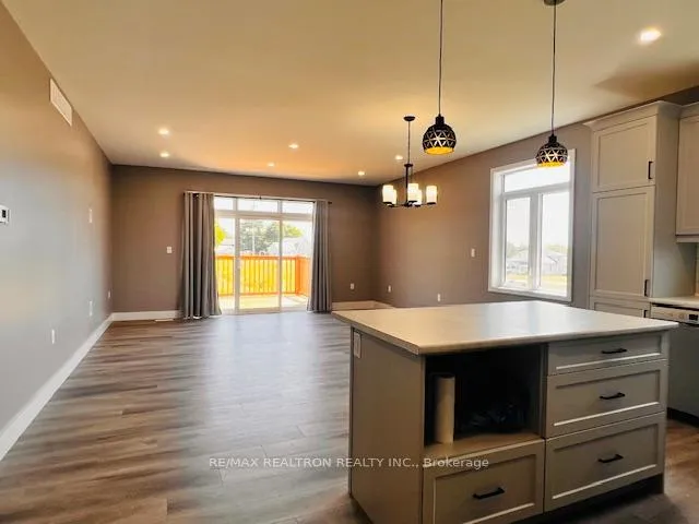 Photo 12 of 52 Summit Crescent, Belleville, Belleville Ward — HOMEH