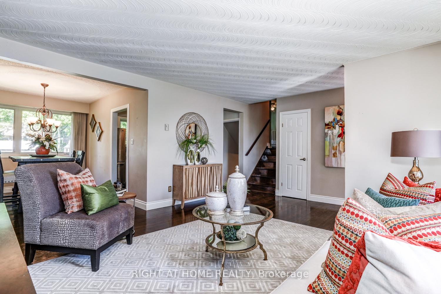 Photo 3 of 27 Hilltop Drive, Clarington, Bowmanville — HOMEH