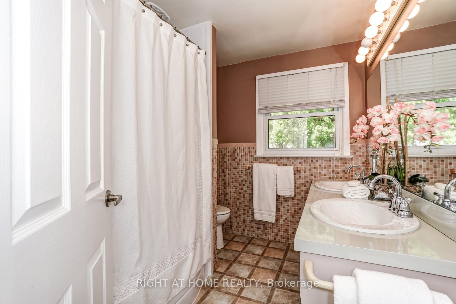 Photo 10 of 27 Hilltop Drive, Clarington, Bowmanville — HOMEH