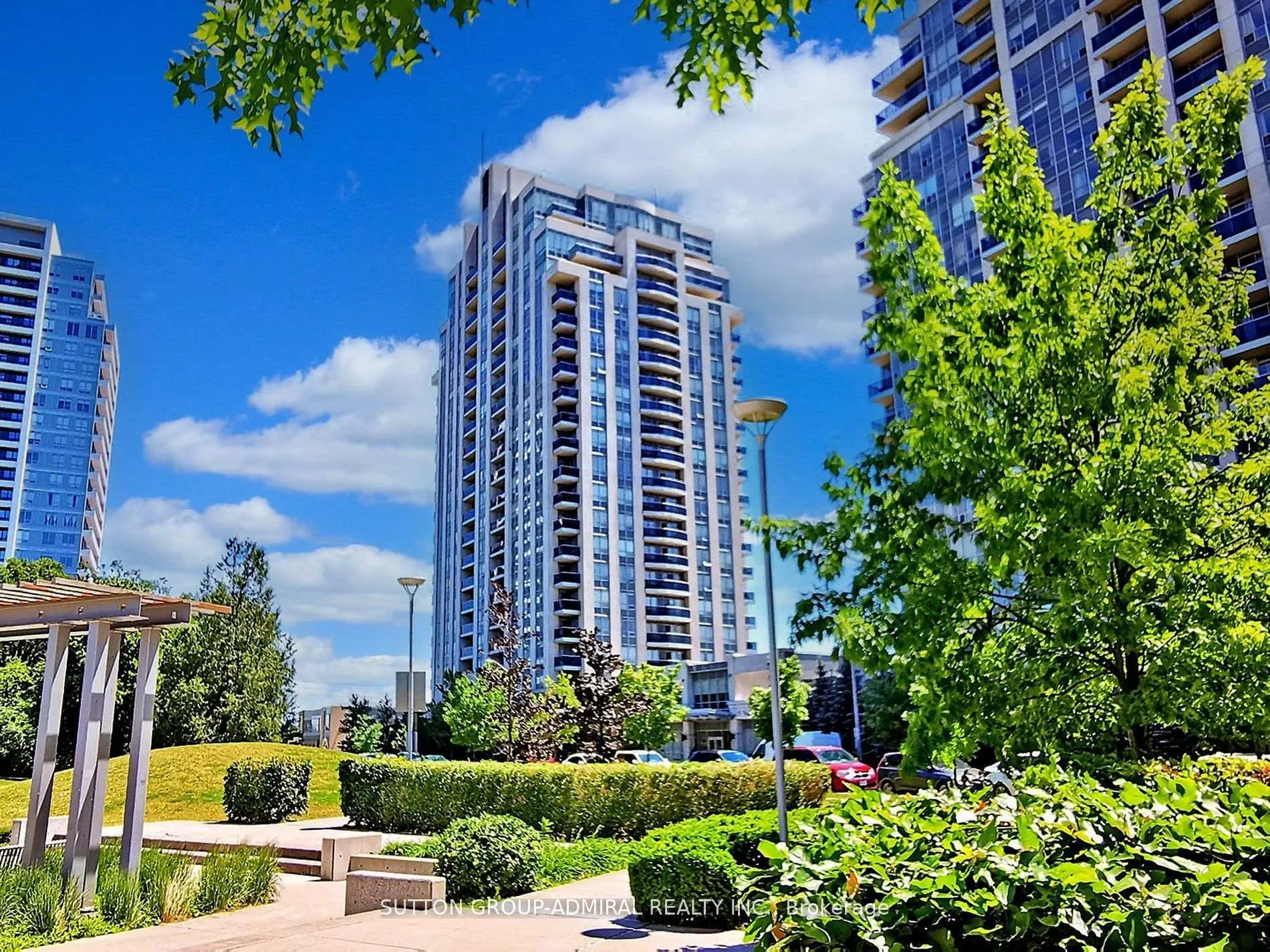 Front of Unit 1012, 7 North Park Road