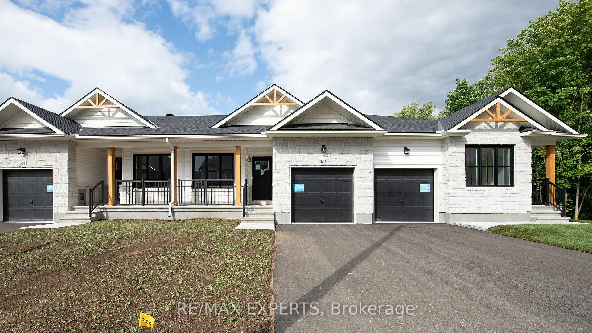 Photo 1 of 98 Whitcomb Crescent, Smiths Falls — HOMEH