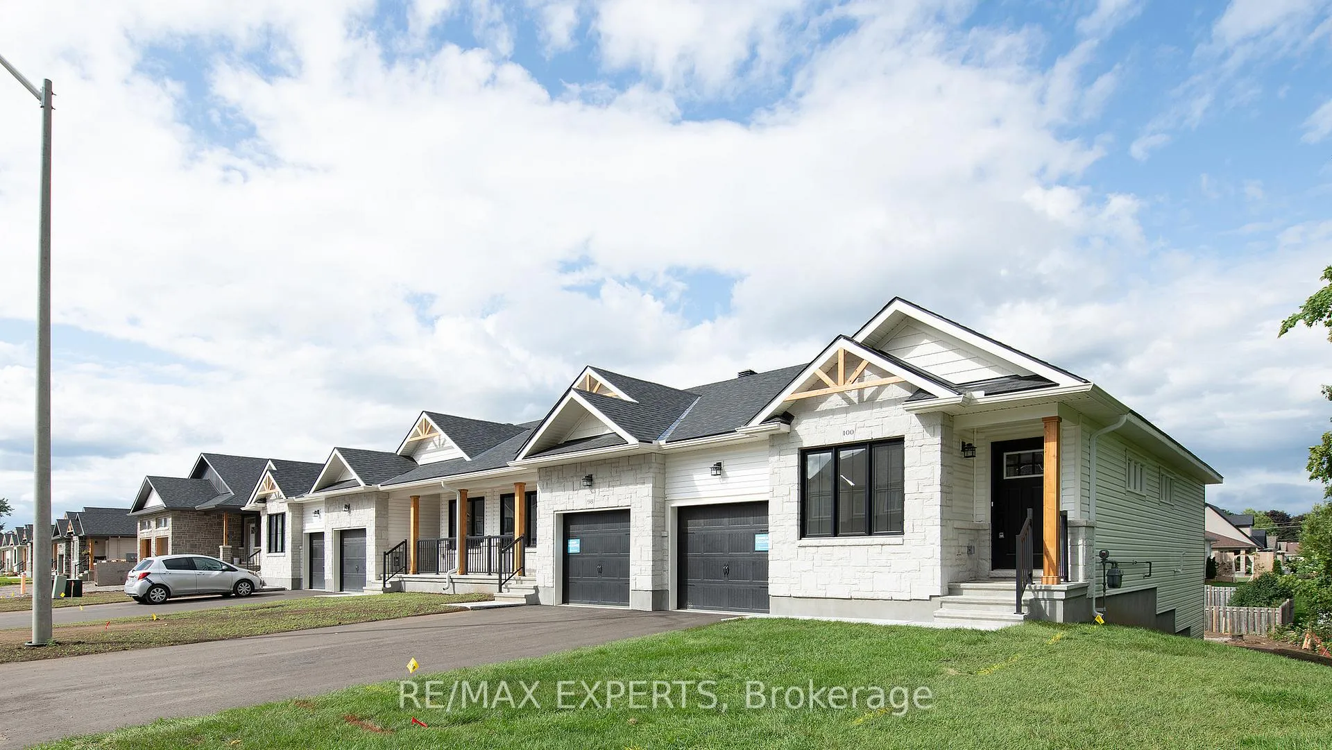 Photo 3 of 98 Whitcomb Crescent, Smiths Falls — HOMEH