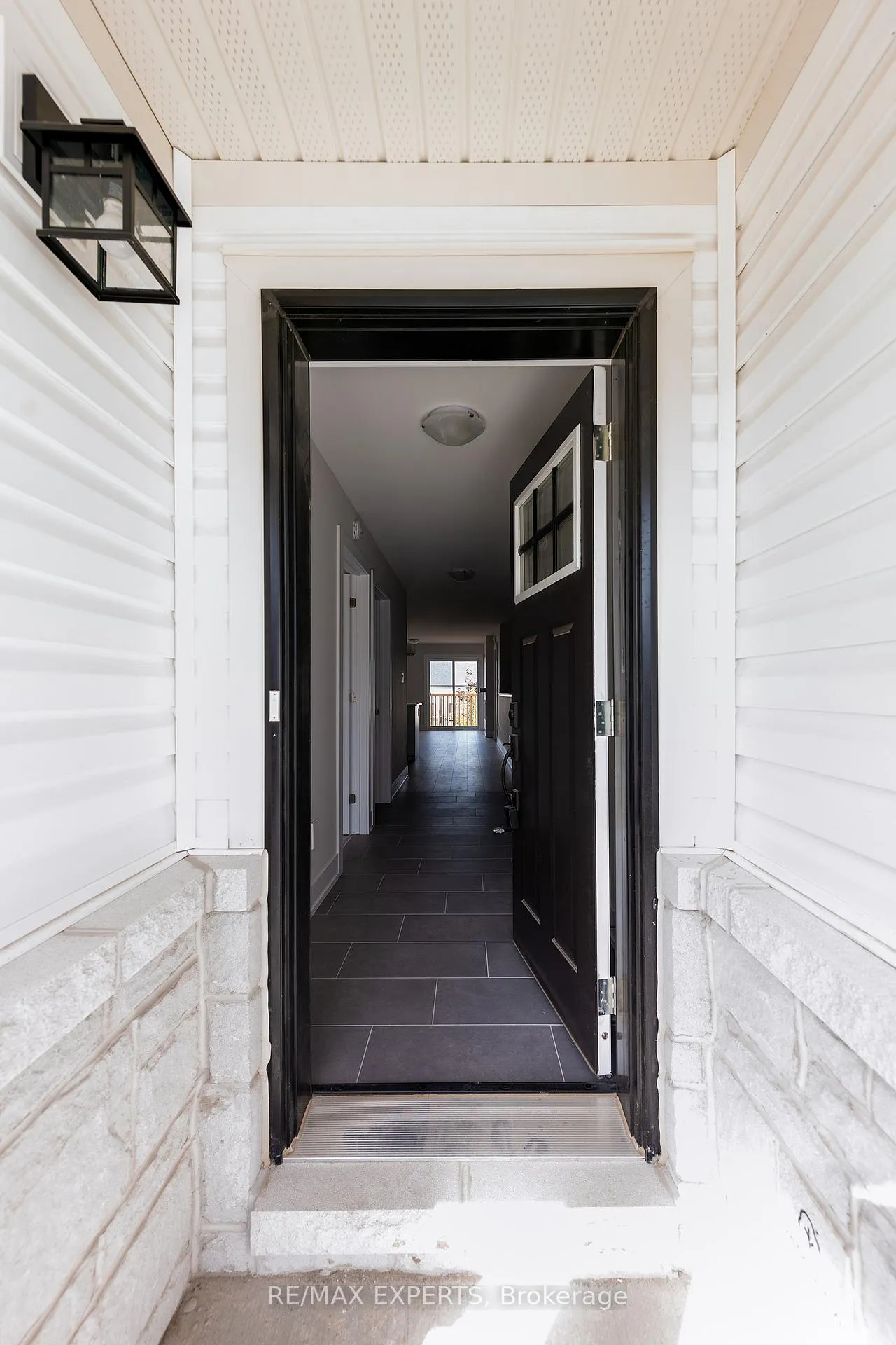 Photo 4 of 98 Whitcomb Crescent, Smiths Falls — HOMEH