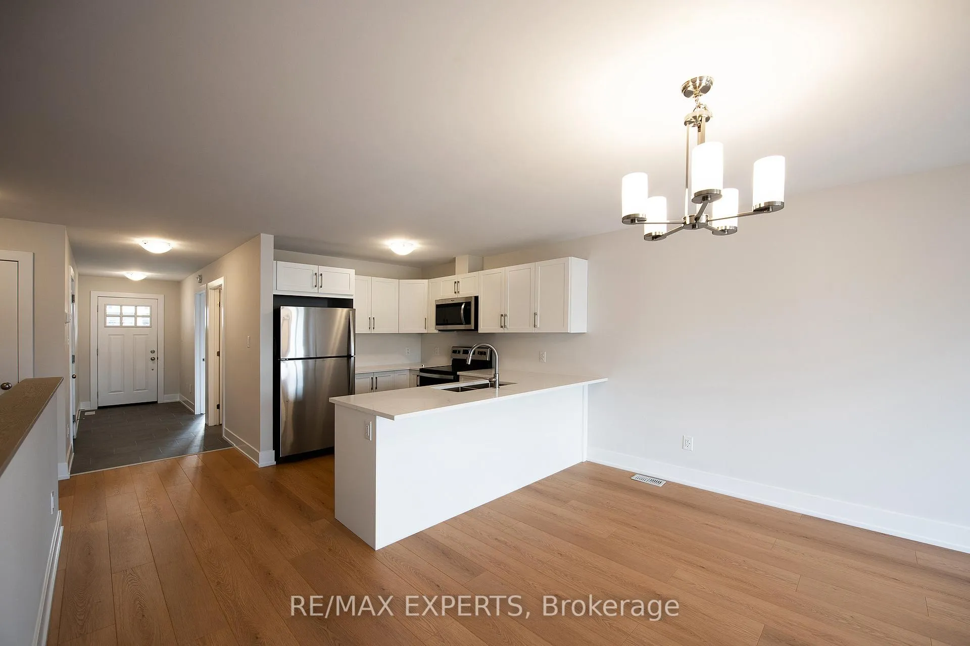 Photo 11 of 98 Whitcomb Crescent, Smiths Falls — HOMEH