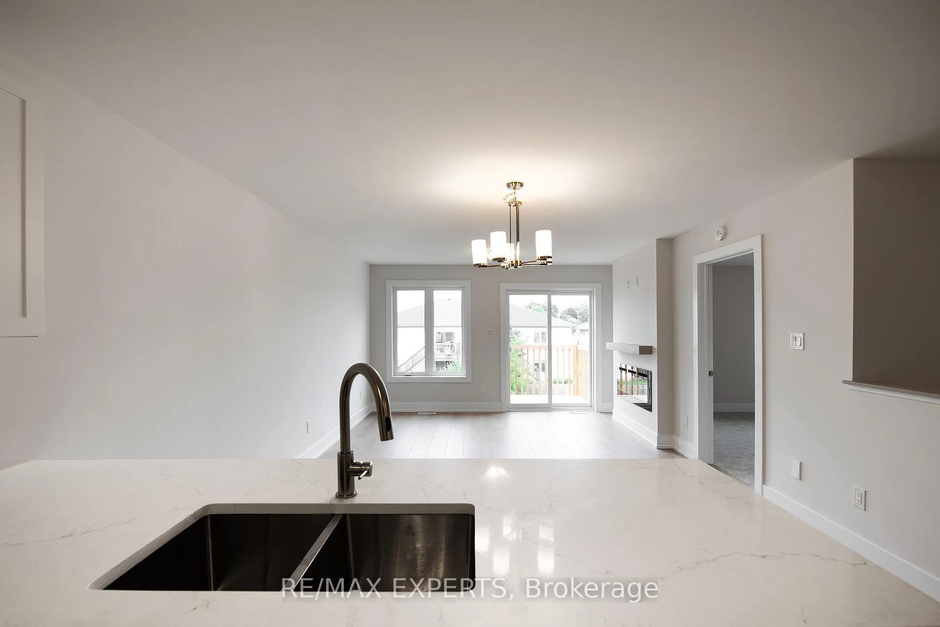 Photo 16 of 98 Whitcomb Crescent, Smiths Falls — HOMEH