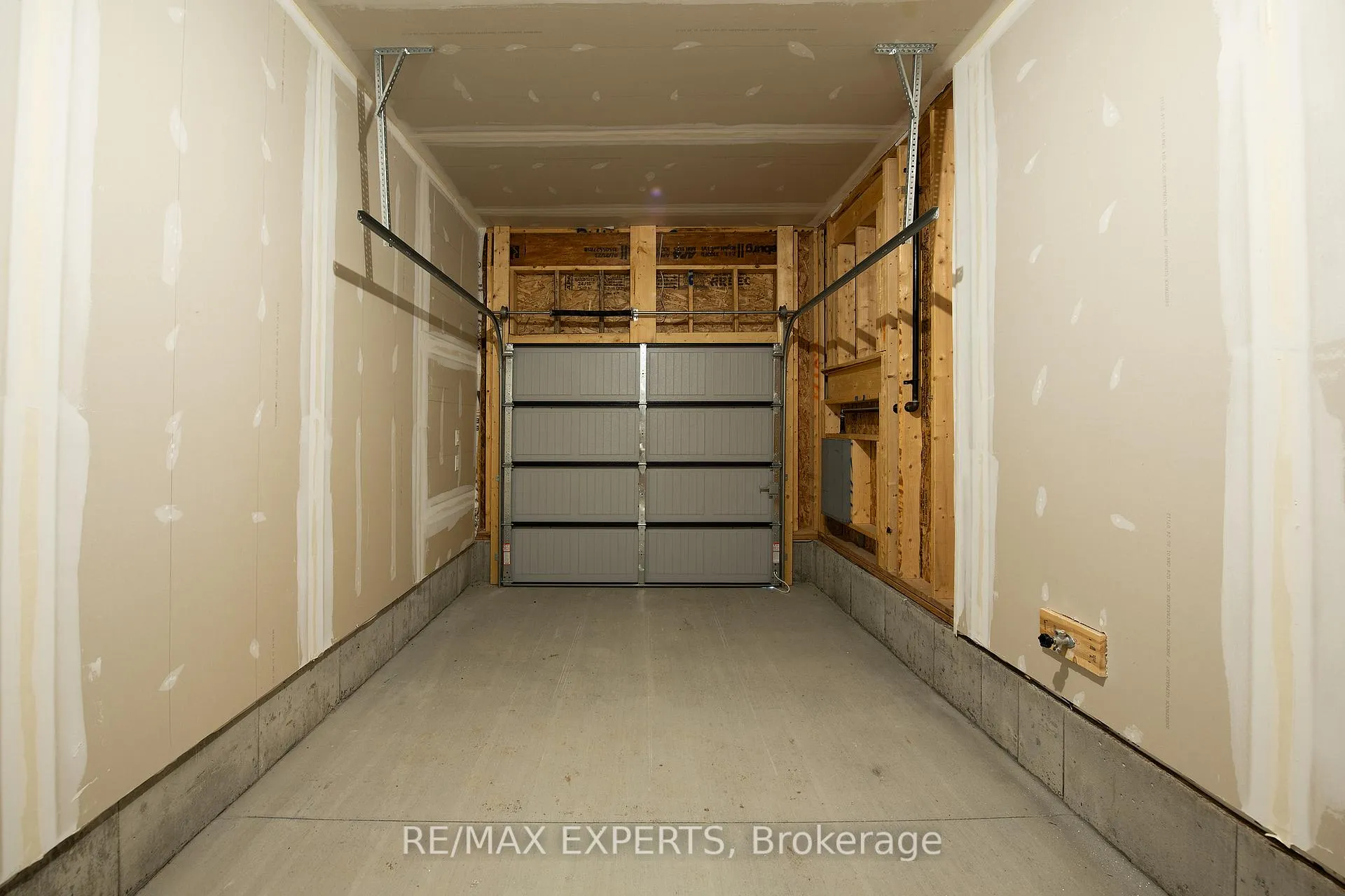 Photo 37 of 98 Whitcomb Crescent, Smiths Falls — HOMEH