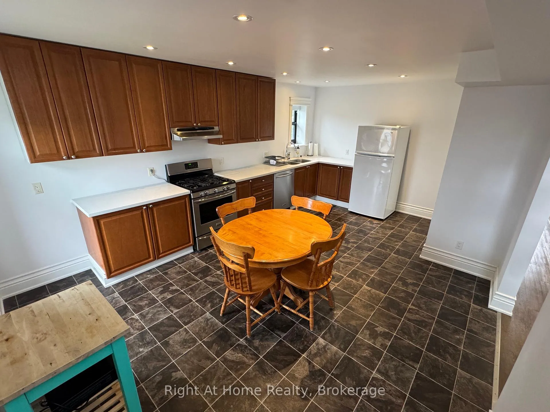 Photo 5 of Unit A, 12 Erinville Drive, Erin — HOMEH