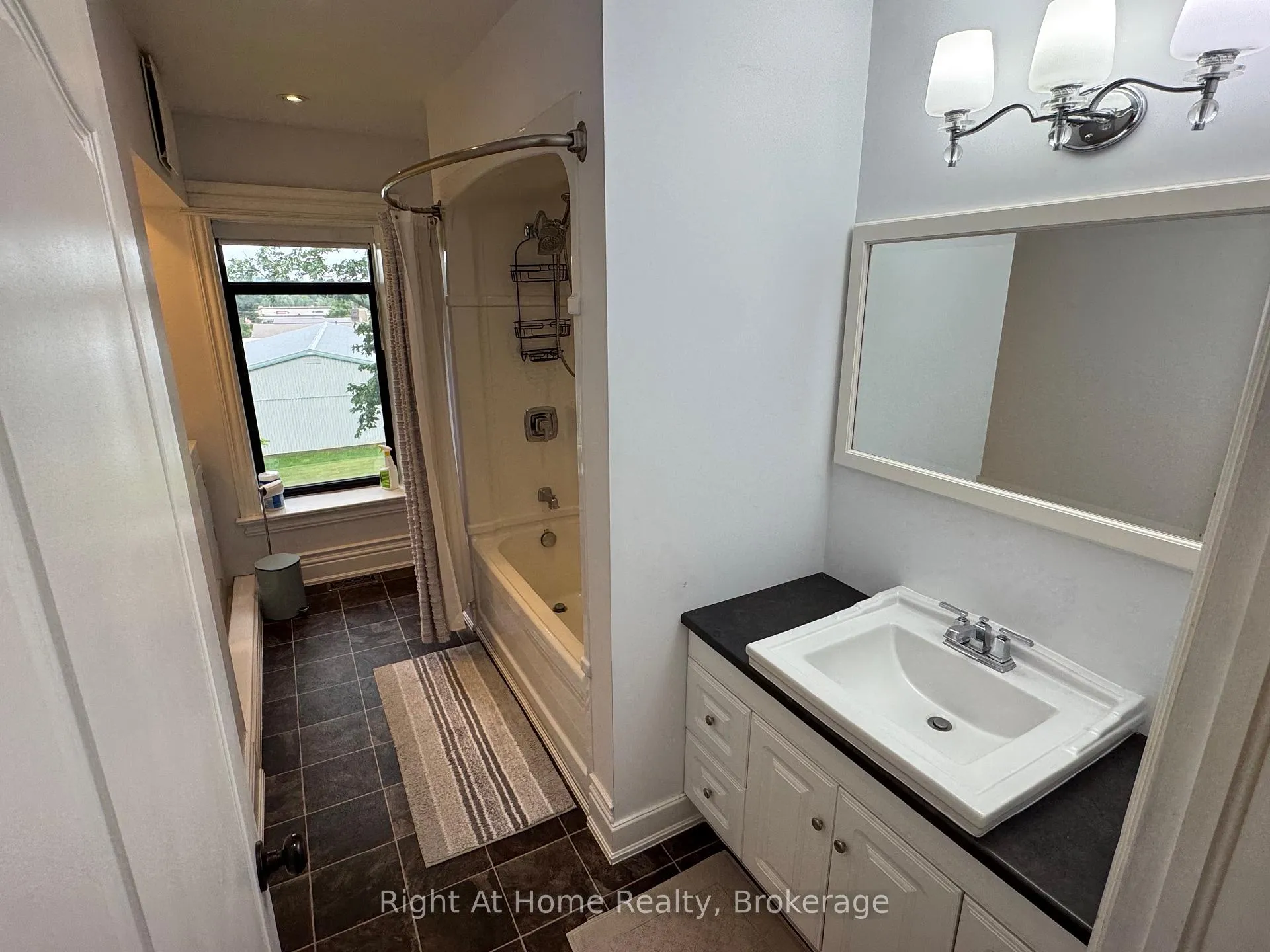 Photo 11 of Unit A, 12 Erinville Drive, Erin — HOMEH