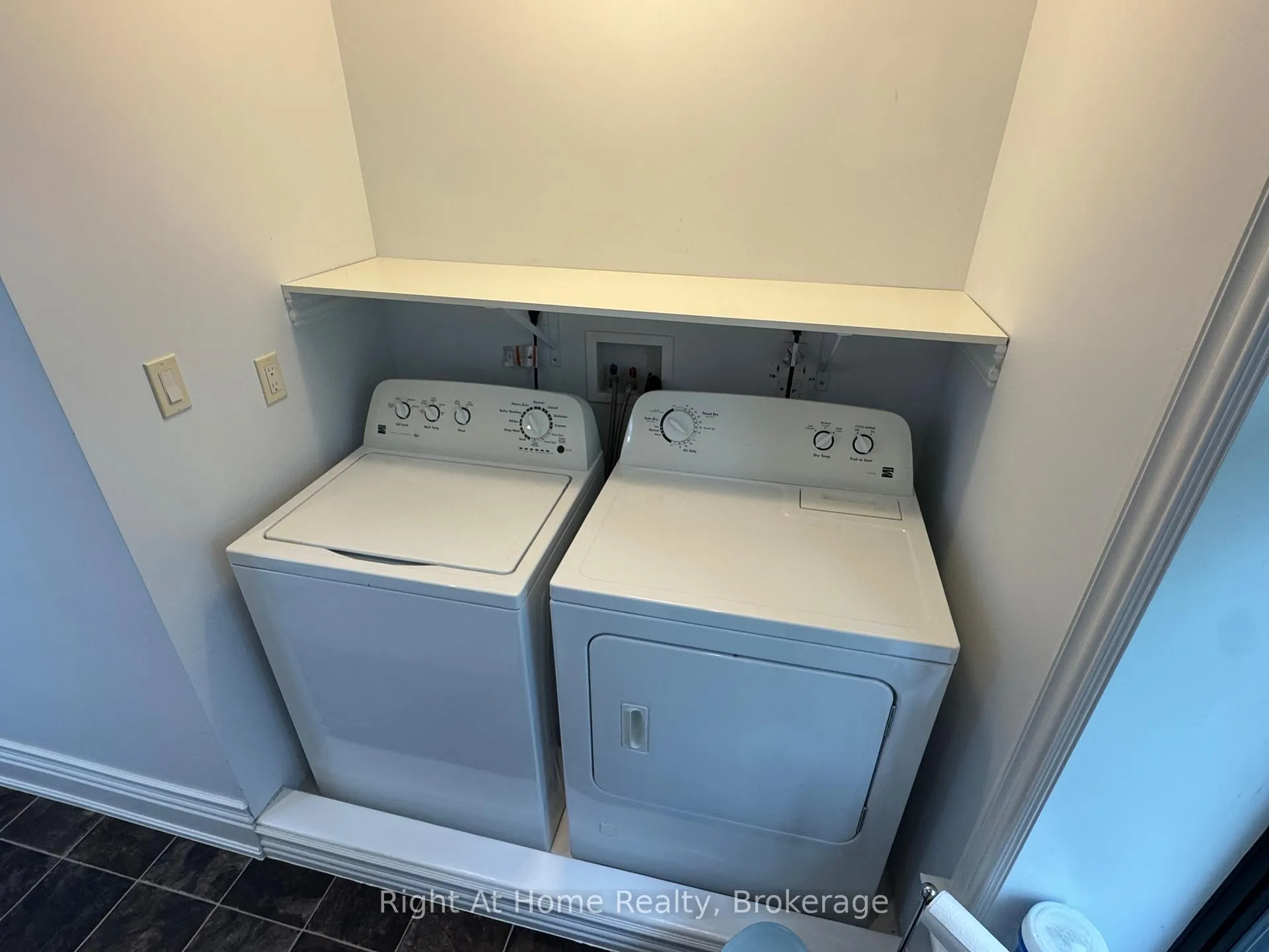 Photo 12 of Unit A, 12 Erinville Drive, Erin — HOMEH
