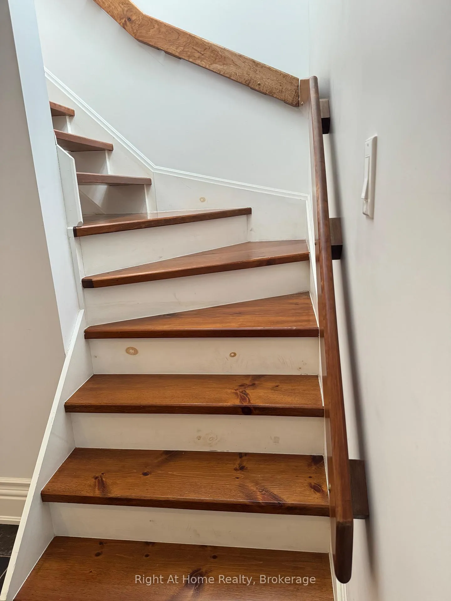 Photo 13 of Unit A, 12 Erinville Drive, Erin — HOMEH