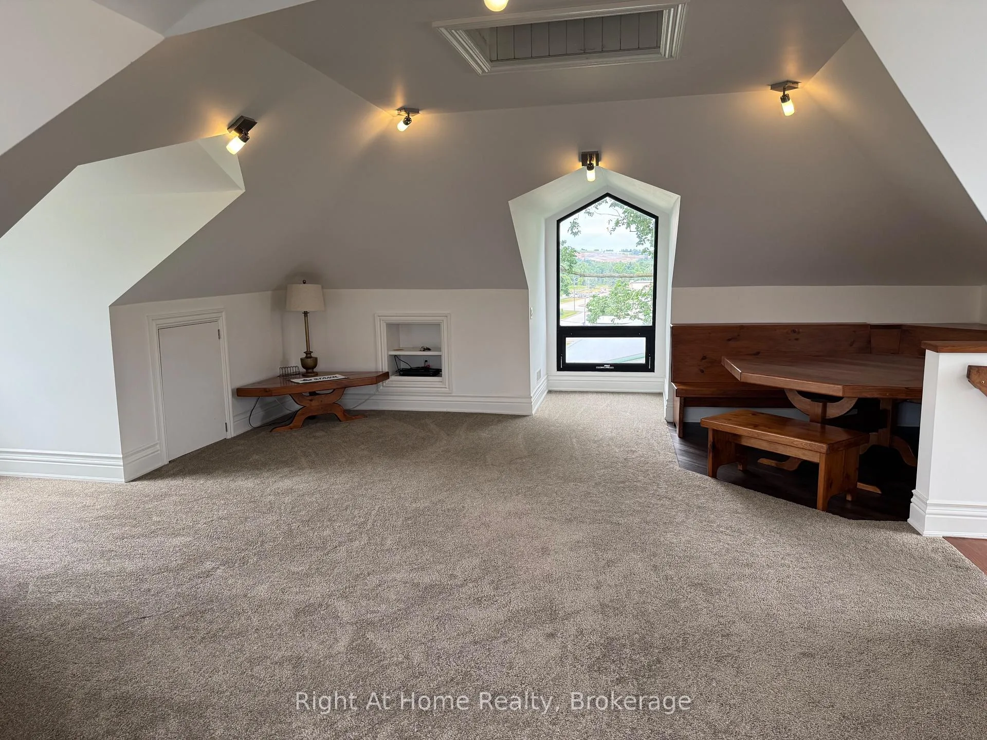 Photo 14 of Unit A, 12 Erinville Drive, Erin — HOMEH