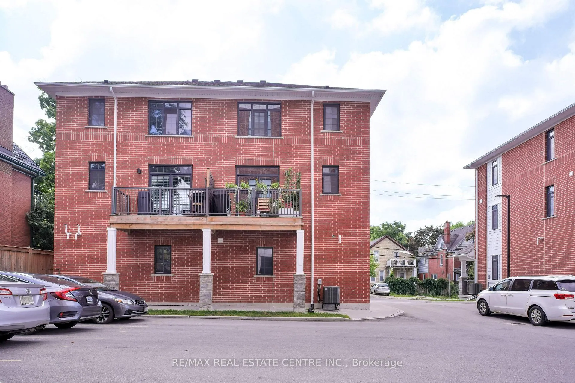 Photo 5 of 170 Benton Street S, Kitchener — HOMEH
