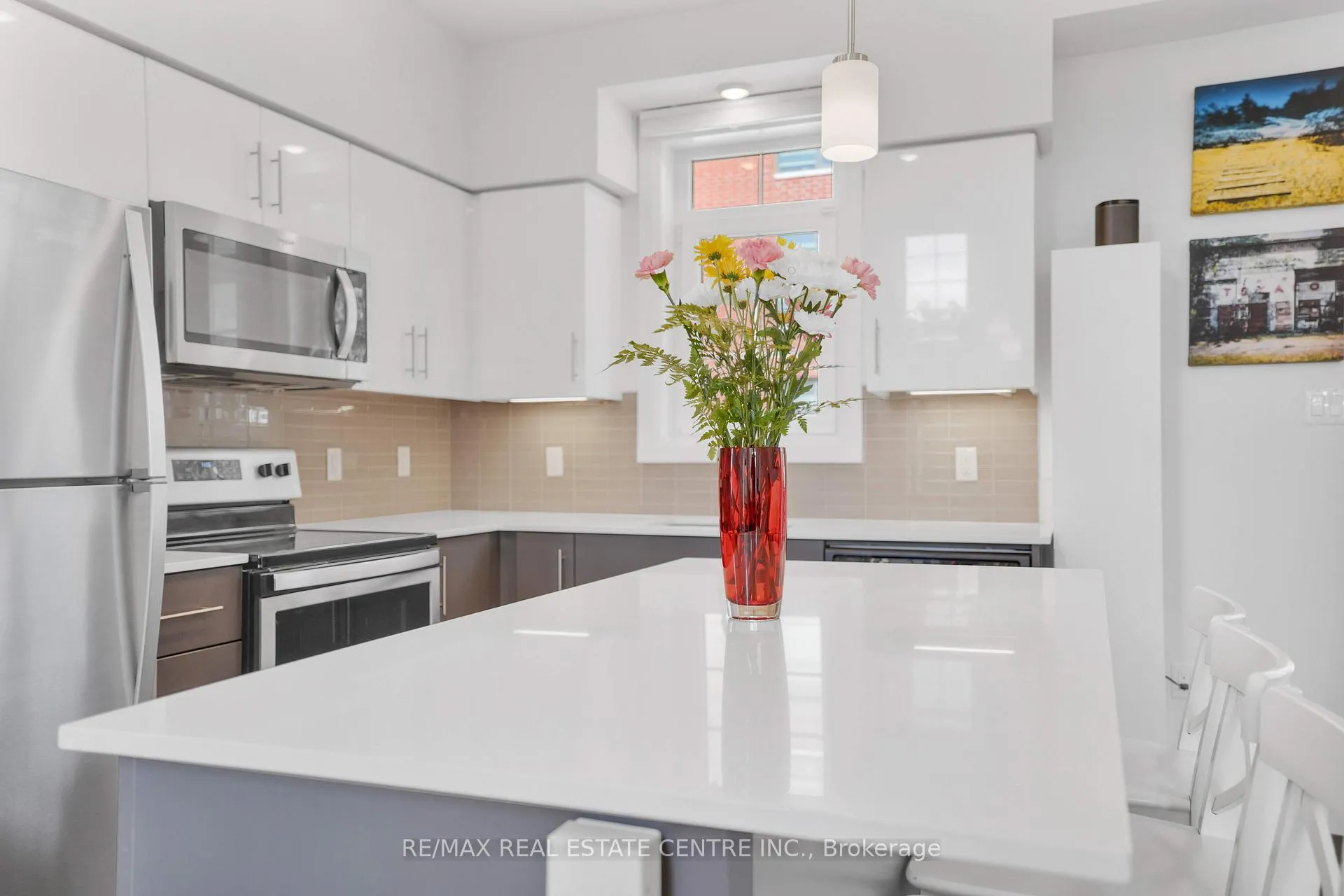 Photo 11 of 170 Benton Street S, Kitchener — HOMEH