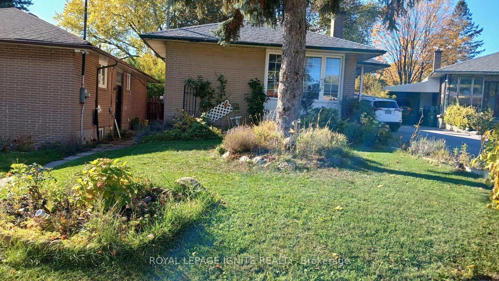 Front of Unit Main, 16 Lakeland Crescent