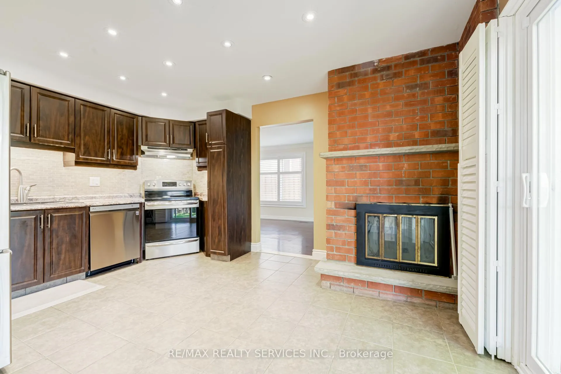 Photo 9 of Unit Upper, 4469 Gullfoot Circle, Mississauga, Hurontario — HOMEH