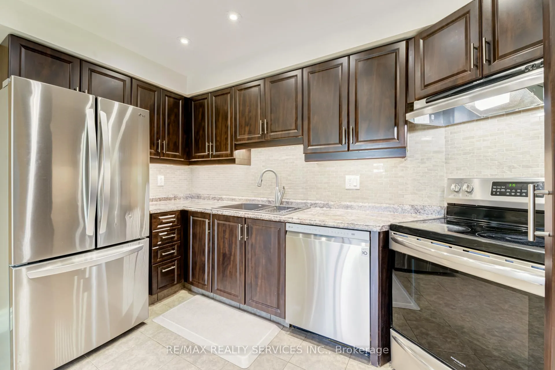 Photo 10 of Unit Upper, 4469 Gullfoot Circle, Mississauga, Hurontario — HOMEH
