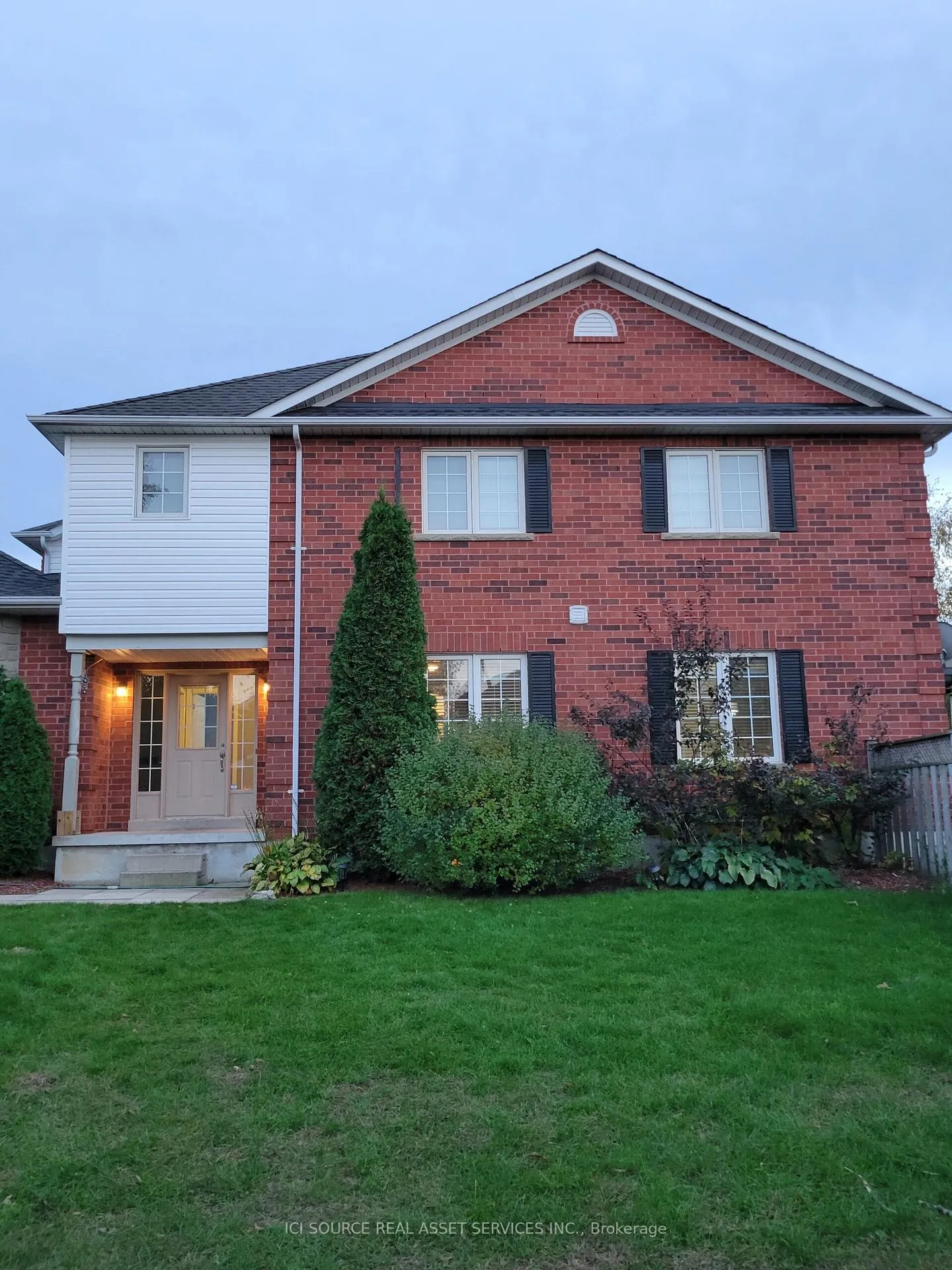 Photo 3 of 88 Wade Square, Clarington, Courtice — HOMEH