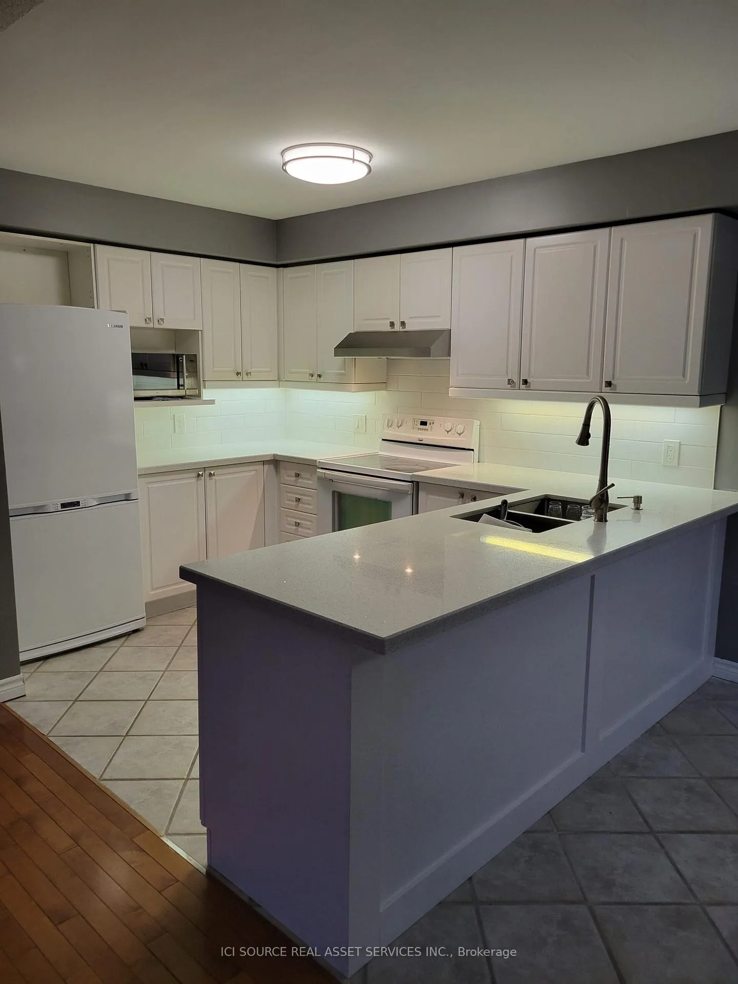 Photo 5 of 88 Wade Square, Clarington, Courtice — HOMEH