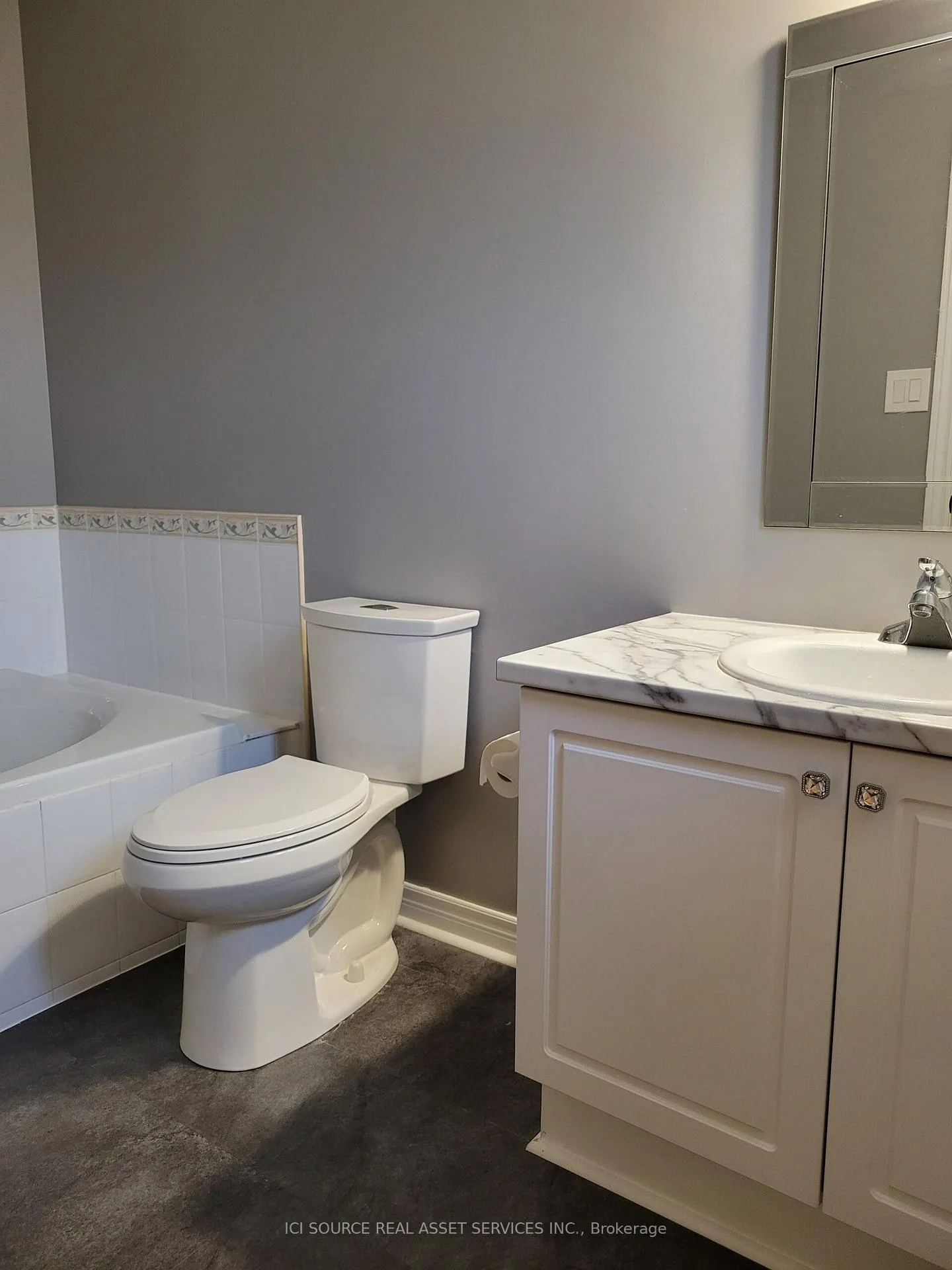 Photo 16 of 88 Wade Square, Clarington, Courtice — HOMEH