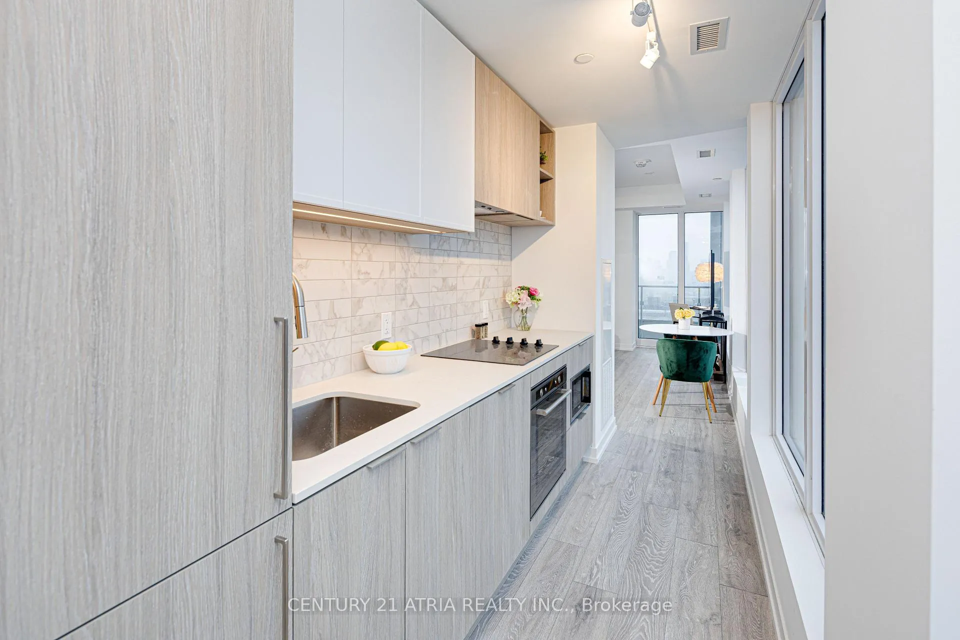 Front of Unit 1820, 2020 Bathurst Street