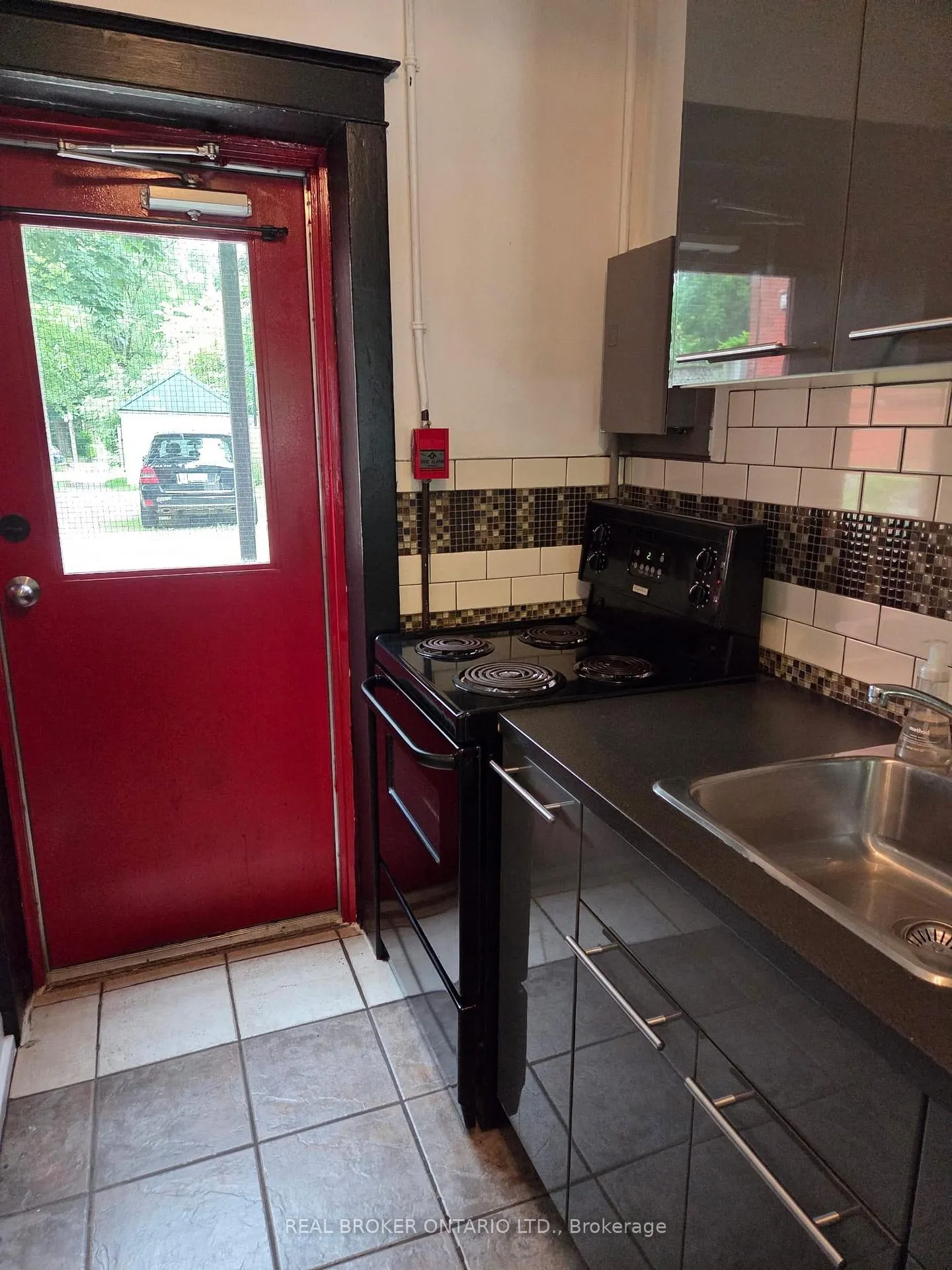 Photo 4 of Unit 8, 4 Hyde Park Avenue, Hamilton, Kirkendall — HOMEH