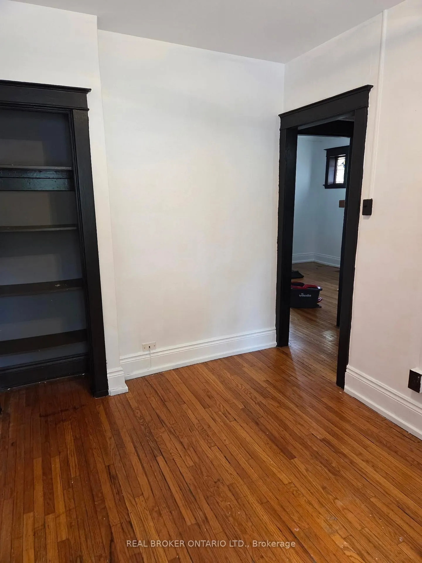 Photo 10 of Unit 8, 4 Hyde Park Avenue, Hamilton, Kirkendall — HOMEH