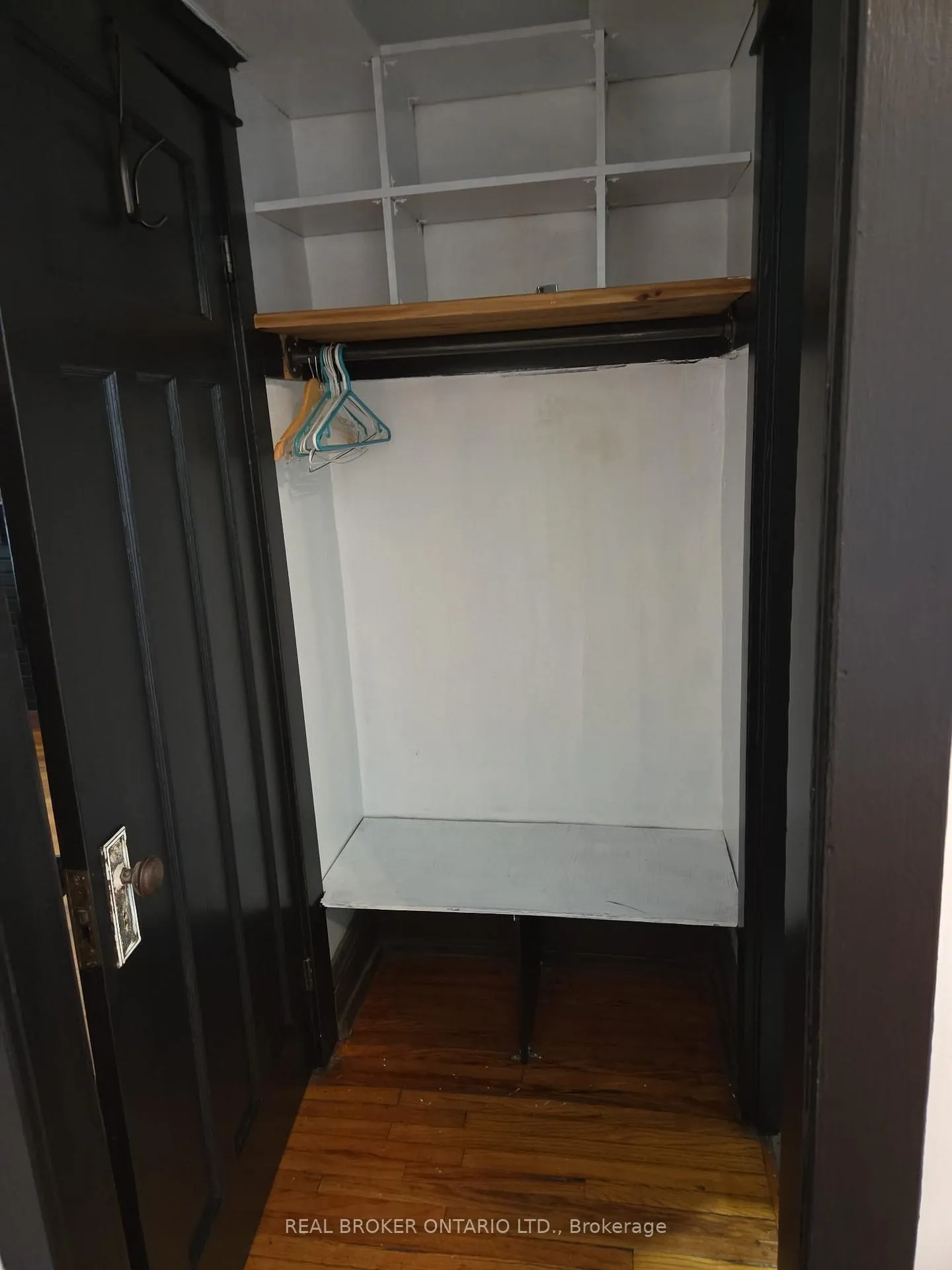 Photo 12 of Unit 8, 4 Hyde Park Avenue, Hamilton, Kirkendall — HOMEH