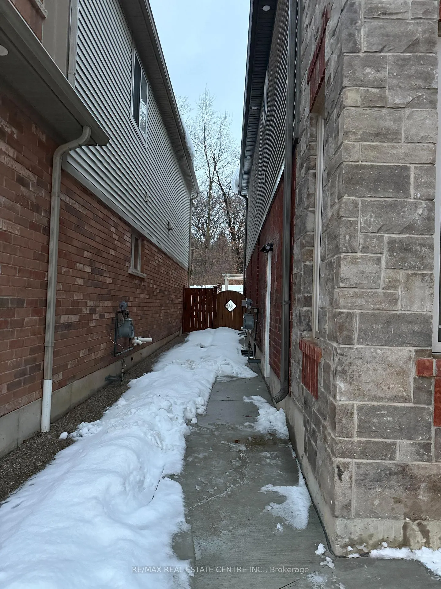Photo 4 of 728 Robert Ferrie Drive, Kitchener, Doon South — HOMEH