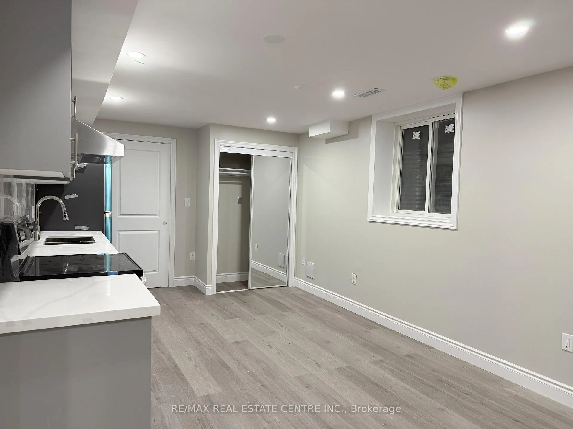Photo 8 of 728 Robert Ferrie Drive, Kitchener, Doon South — HOMEH