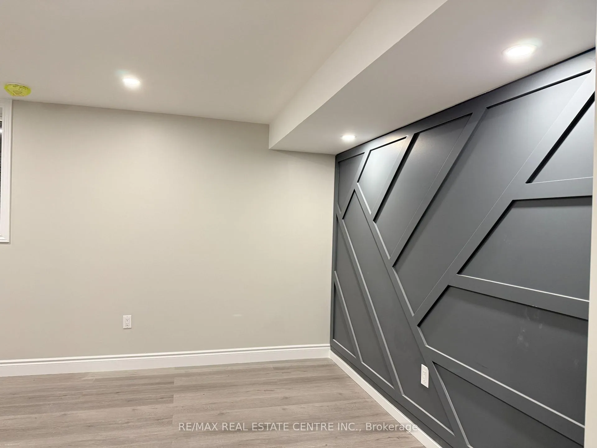 Photo 9 of 728 Robert Ferrie Drive, Kitchener, Doon South — HOMEH