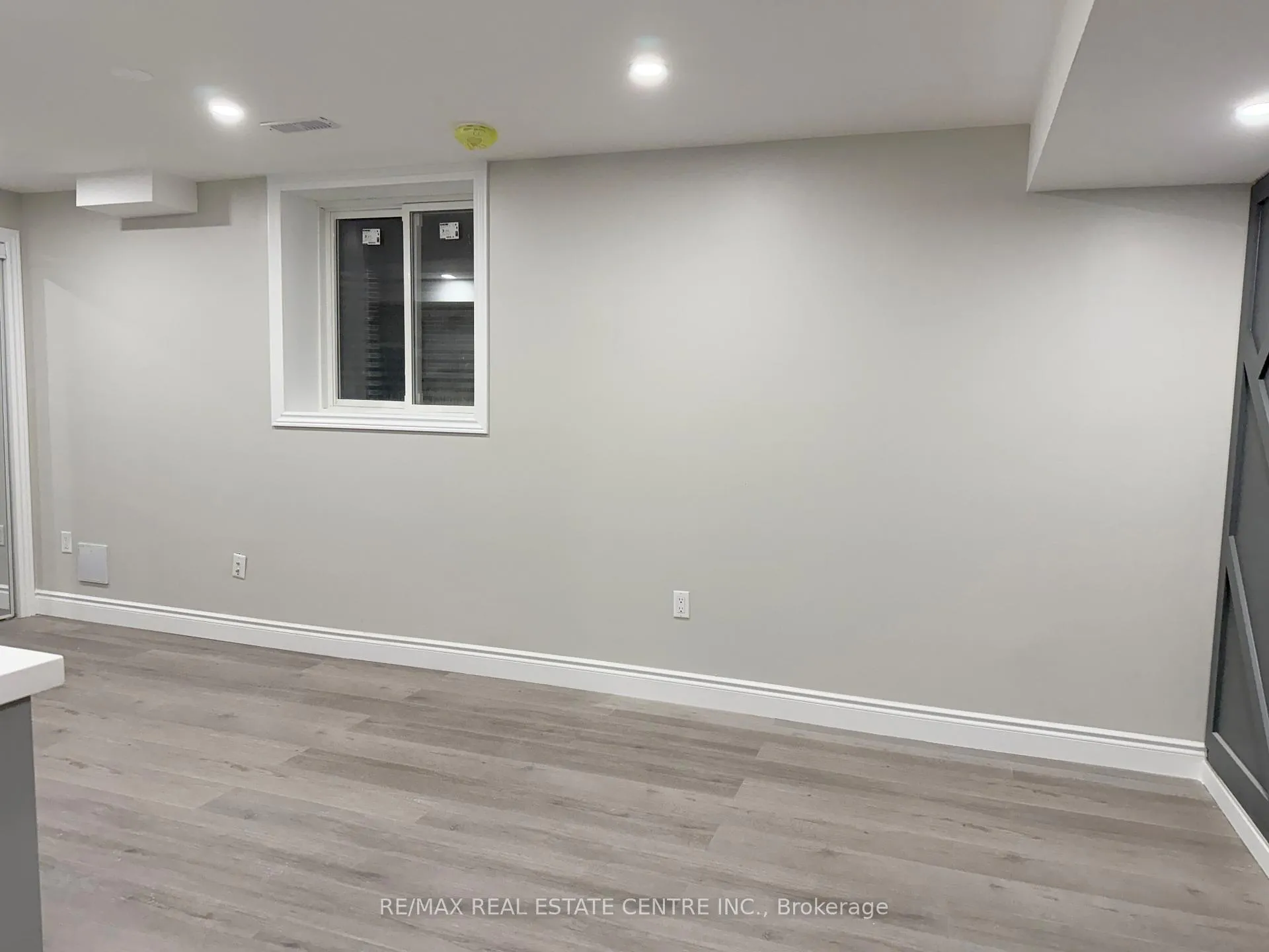 Photo 10 of 728 Robert Ferrie Drive, Kitchener, Doon South — HOMEH