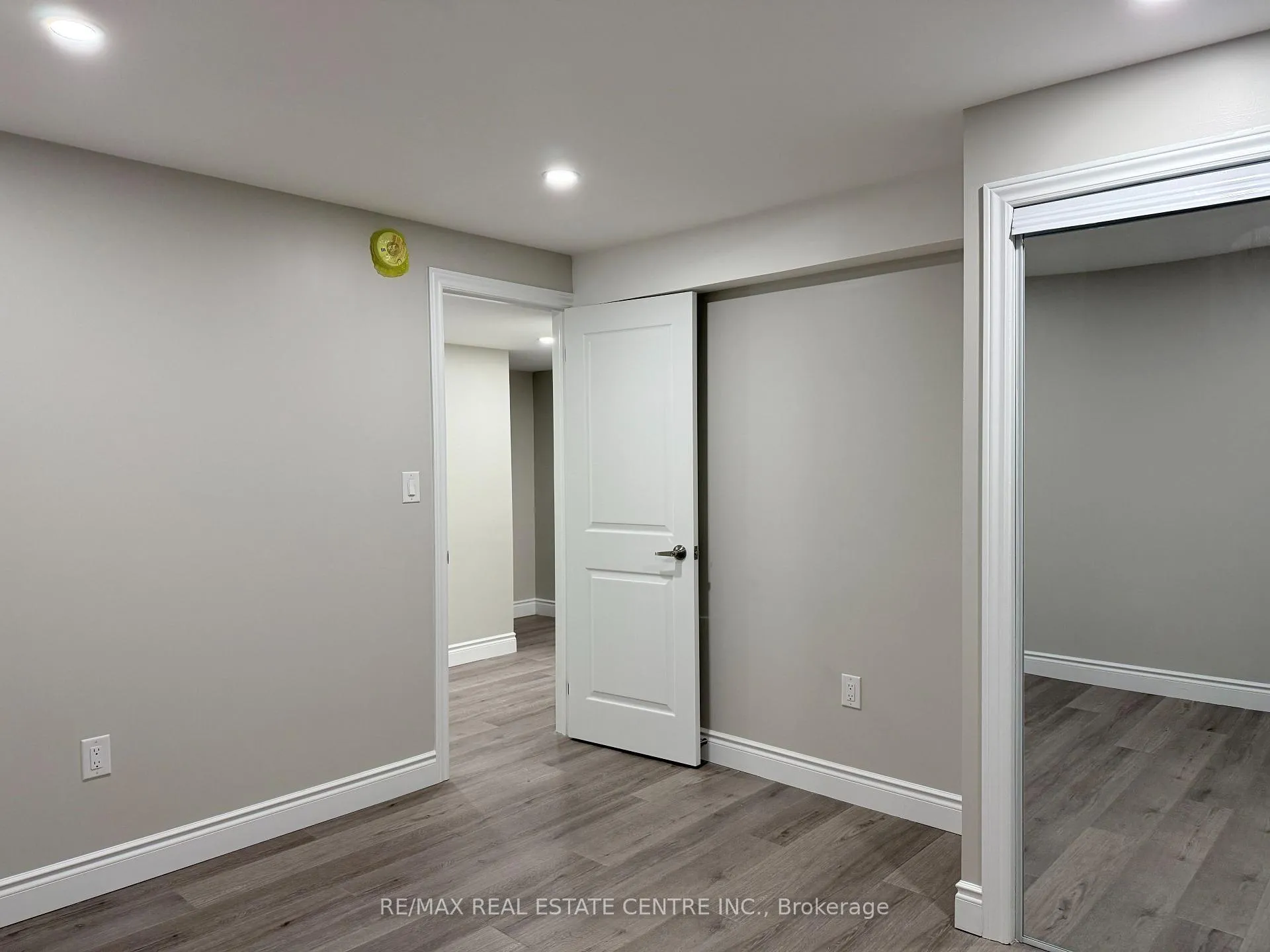 Photo 12 of 728 Robert Ferrie Drive, Kitchener, Doon South — HOMEH
