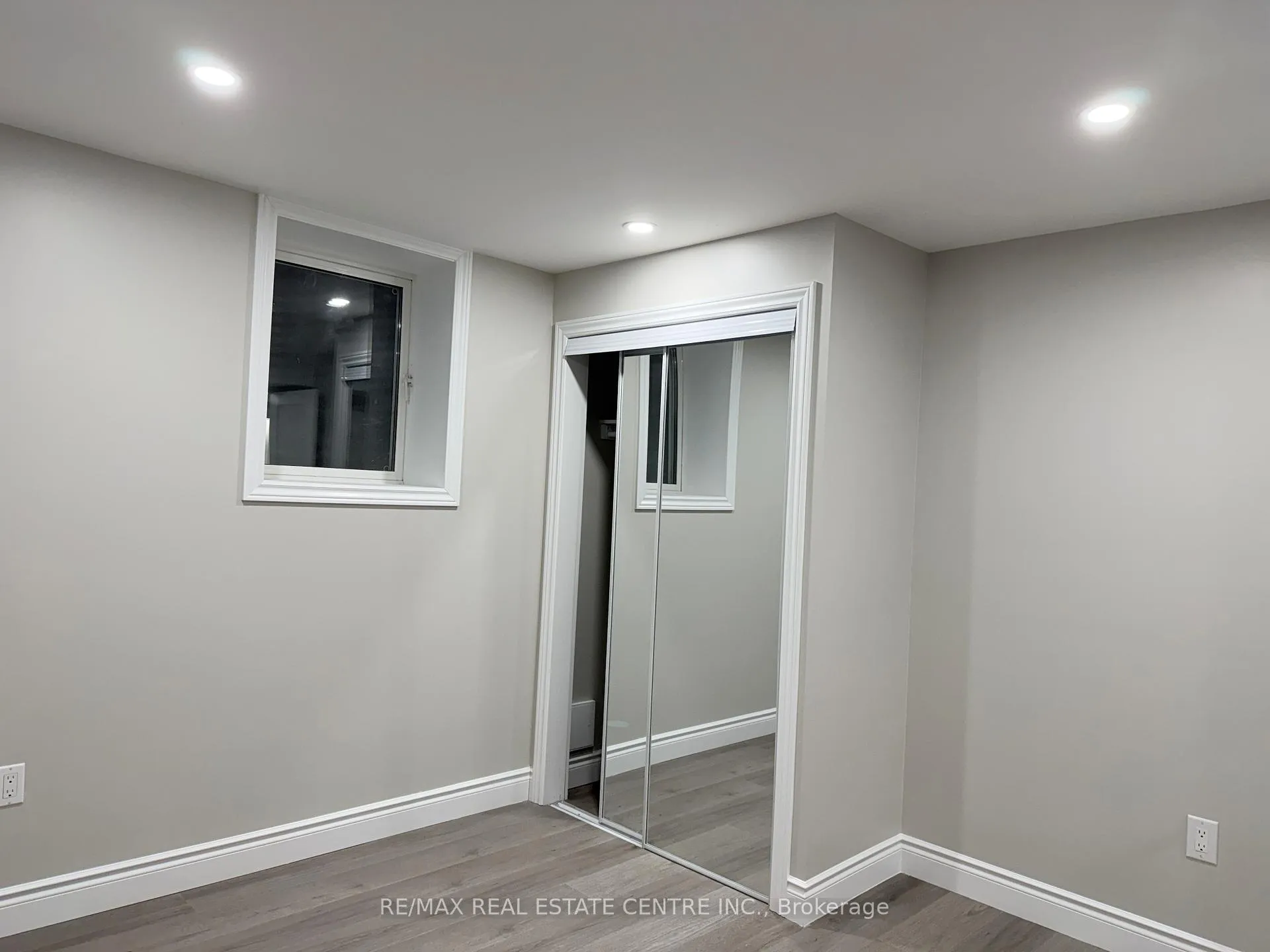 Photo 14 of 728 Robert Ferrie Drive, Kitchener, Doon South — HOMEH