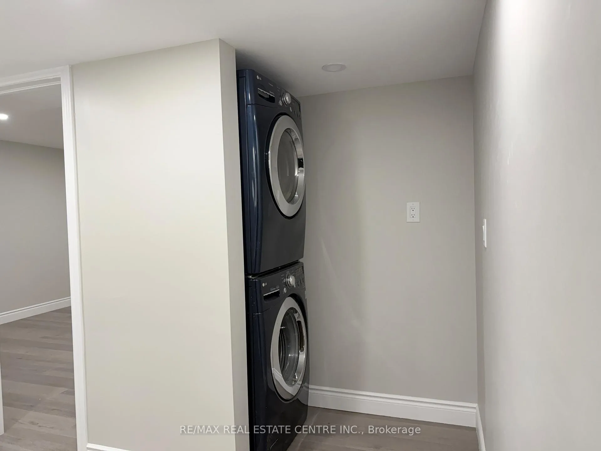 Photo 15 of 728 Robert Ferrie Drive, Kitchener, Doon South — HOMEH