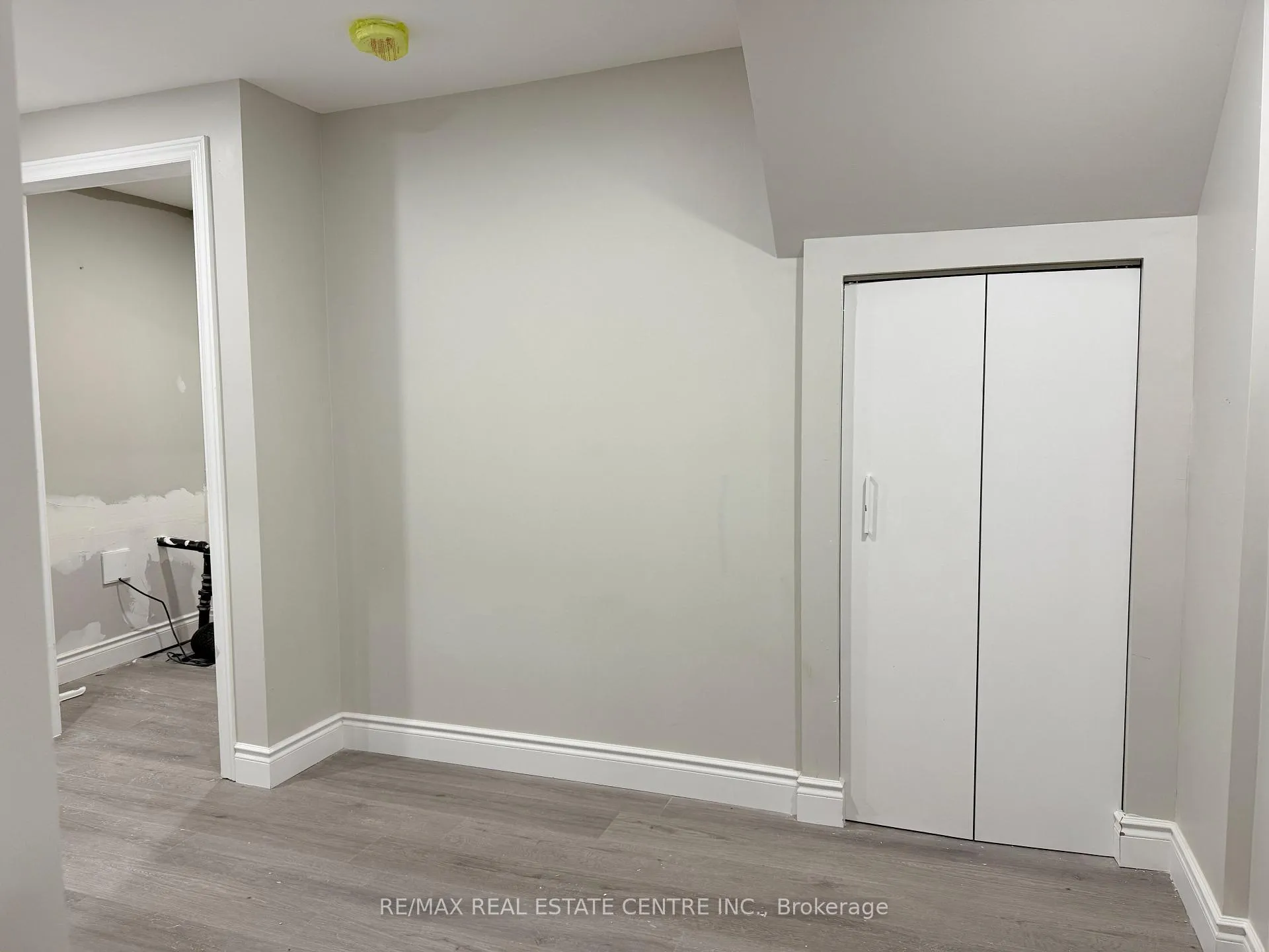 Photo 16 of 728 Robert Ferrie Drive, Kitchener, Doon South — HOMEH
